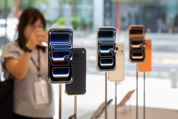 アップル　2025年に14年ぶり世界スマホ市場首位の可能性高まる　iPhone 17好調でサムスンを逆転見通し