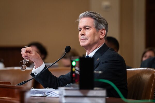 米財務長官「米住宅市場が減速」FRBに早期利下げ要請