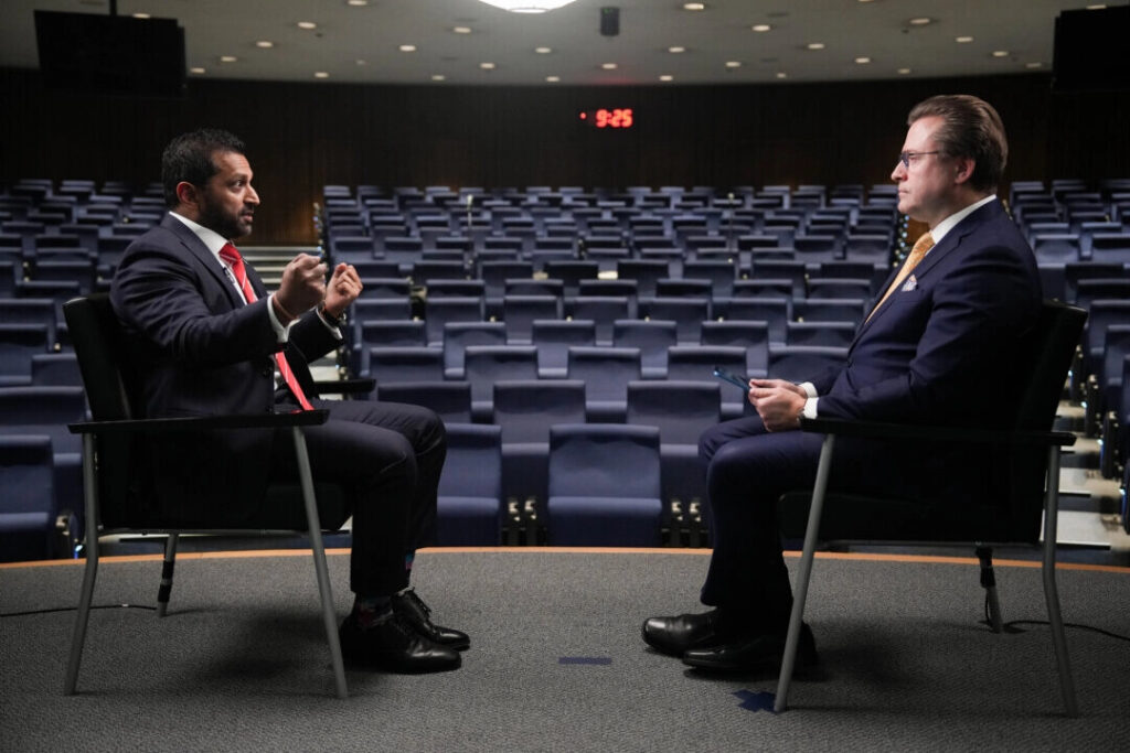 中国の前駆体輸出停止で麻薬カルテル混乱　FBI長官が協力の進展を語る