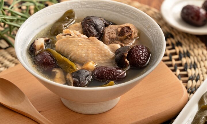 免疫力を高める昔ながらの知恵：きのこ入り鶏スープ