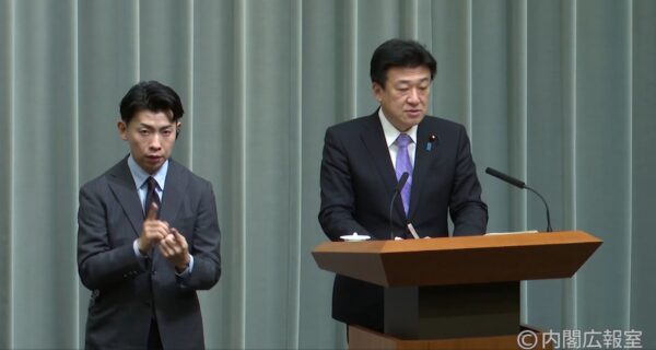 政府　防衛装備移転の運用指針見直し「早期実現」強調