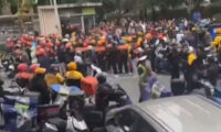中国で数百人noフードデリバリー配達員が抗議【動画あり】