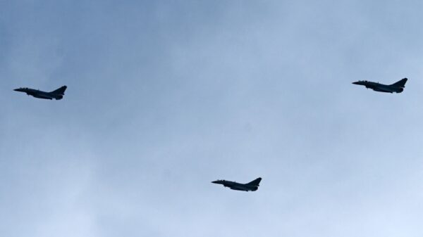 中露軍機が日韓周辺で同時行動　韓国KADIZに9機　日本周辺でも共同飛行