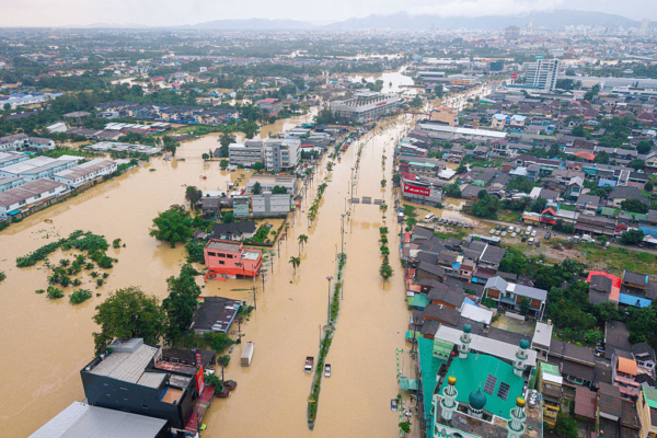 東南アジア豪雨で死者600人超