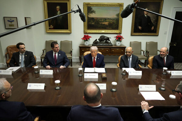 トランプ米大統領　新たな移民ビザ　ゴールドカードを開始