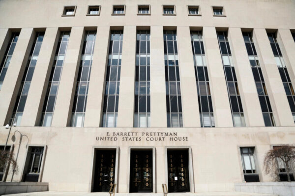 米連邦判事　米司法省へ「コミー元FBI長官側近の押収データ」返還命令　裁判所はコピー保持