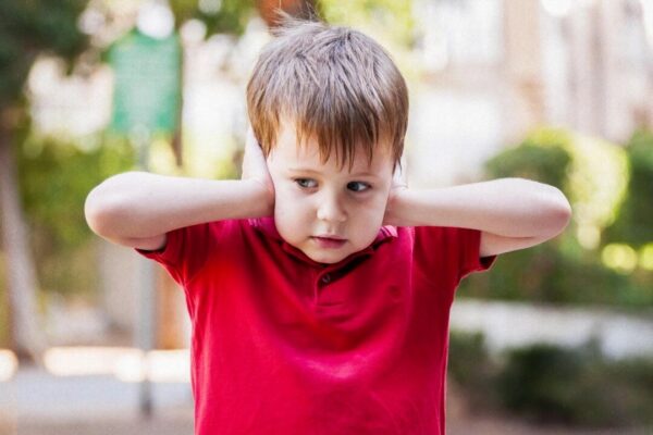 自閉症の早期診断と遅発診断 ——遺伝プロファイルに明確な違い