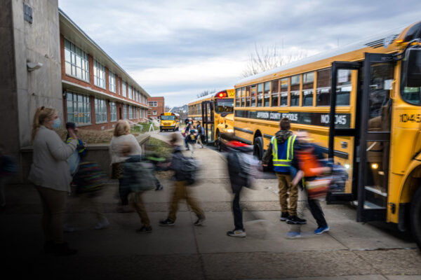 停学は減少　暴力は増加　オバマ時代の学校規律緩和が招いた危機