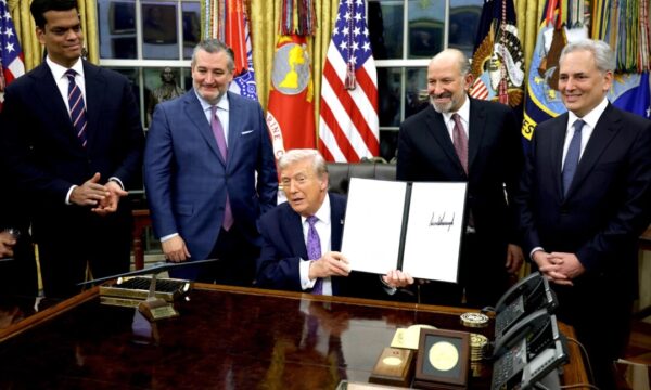 AI規制全国統一ルールへ　トランプ氏が大統領令に署名