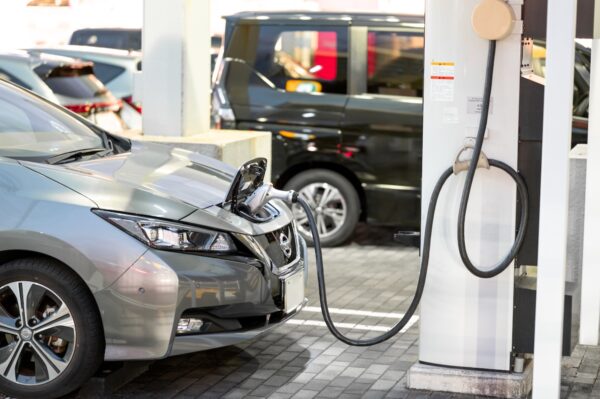 自動車補助金と車体課税を見直し　EVは支援拡充と将来は増税も