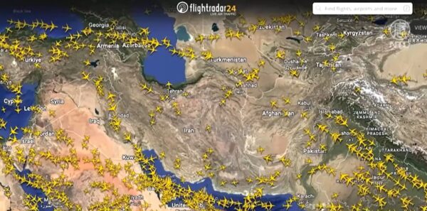 イランが一時領空を閉鎖　米空母が中東へ急行　米軍基地も警戒態勢