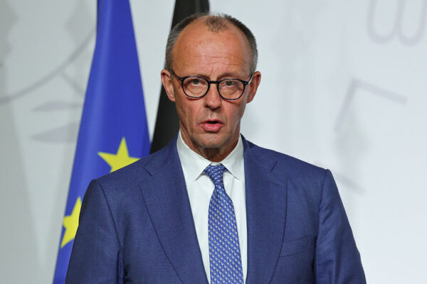 ドイツ首相　イラン政権は「数日か数週間で崩壊」