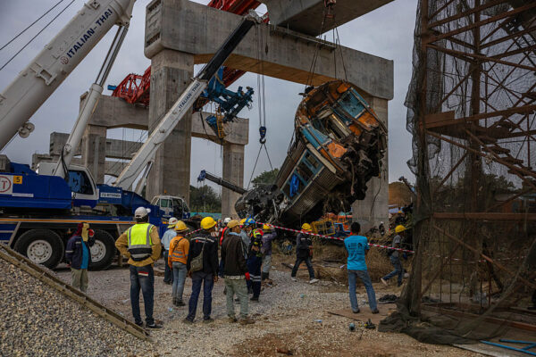 タイ列車脱線事故　死者32人　設計・技術コンサルに中国鉄路系企業