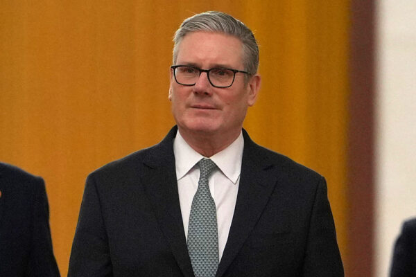 英スターマー首相が北京到着　8年ぶりの首相訪中