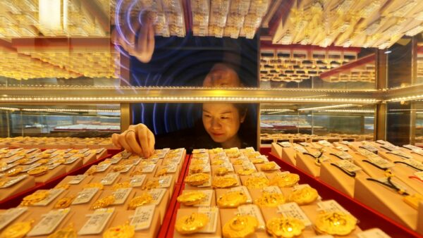 中国で不動産価格下落・資産縮小　富裕層は保険と金を選好