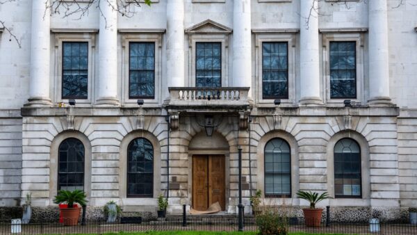 英国　中共メガ大使館を承認　国安リスクに懸念