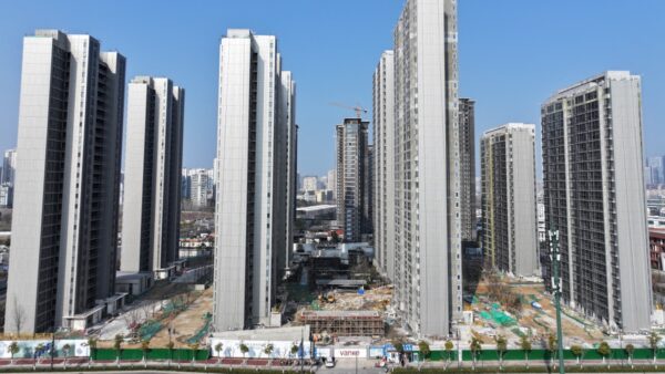 中国不動産市場　官製メディアが底打ち主張も　統計は下落示す