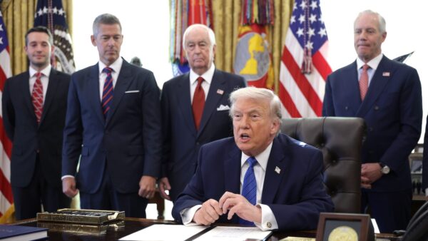 トランプ氏　イランに核合意を要求　交渉破綻なら「重大な結果」