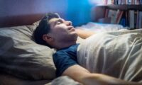 額を冷やすと眠りやすくなる──神経科学者が勧める簡単習慣