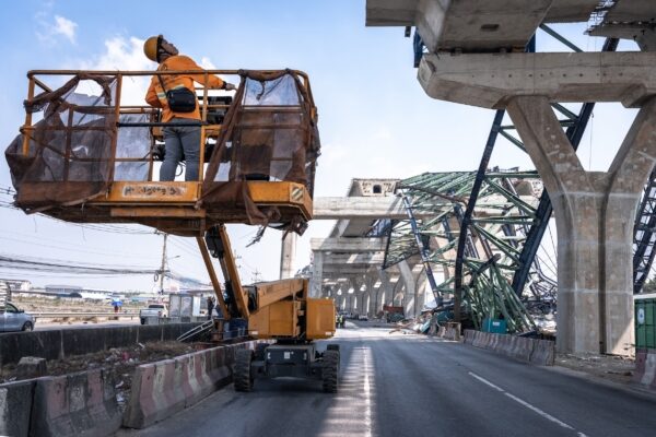 タイ近郊でクレーン倒壊事故　2人死亡　前日32人死亡事故と同一建設会社