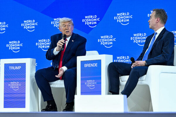 トランプ大統領衝撃告白「衛星が捉えた  武漢の至る所遺体袋」 ダボス会議