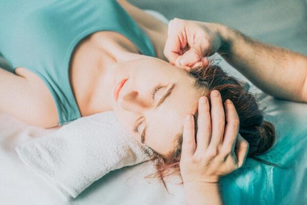 甲状腺が過剰？耳圧で自然に和らげる—中医学ガイド