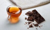 お茶とココアが座りっぱなしの健康リスクを軽減する可能性