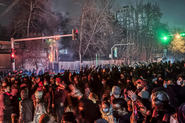 イラン司法府　抗議デモが続くなか迅速な裁判と処罰を示唆