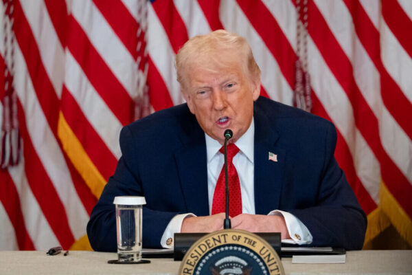 トランプ氏　フランスが「平和委員会」参加拒否ならワインに200％関税を警告