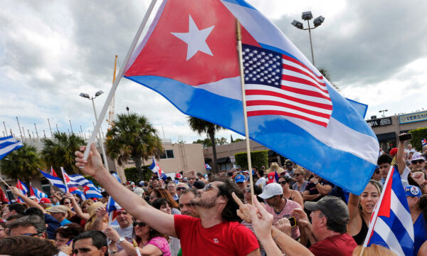 キューバ政府　受刑者2010人釈放　米圧力受けたとの見方を否定