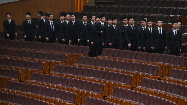 中共代表に不安広がる　災い回避で仮病を装い「両会」欠席との情報