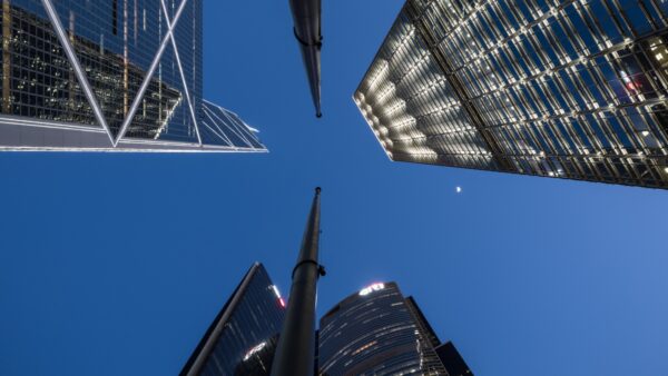 習近平が香港を空洞化　 香港政府が42年ぶりに外貨を使用