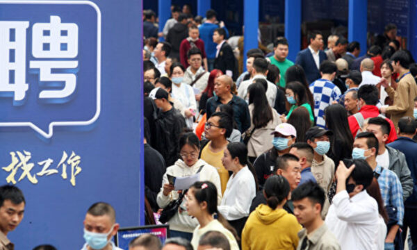 中国経済失速　若者の願いは「普通に働きたい」だけ