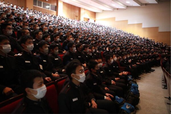 自衛官処遇改善へ　40歳で年収1千万円モデルも提示　小泉防衛相が報告