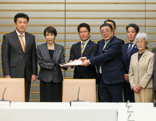 高市総理　拉致被害者家族と面会　「制裁解除」容認の新方針を受け決意新た