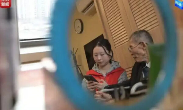 「お金では買えない温かさ」　中国 老人ホームにボランティア入居 25歳の選択