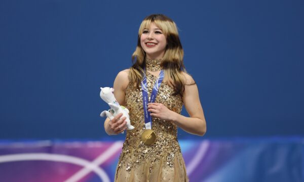 米国24年ぶり金　天安門事件亡命者の娘が優勝