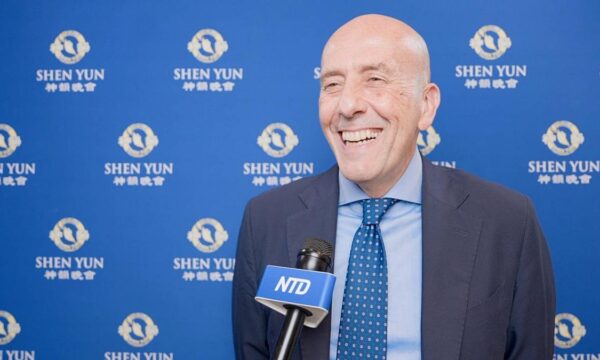 イタリア上院議員が神韻を3度目の鑑賞　「神性の啓示」と「比類なき価値」を称賛