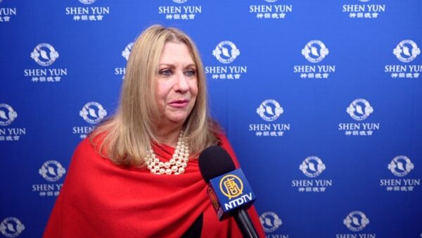 神韻観客　神韻と法輪功への支持を表明