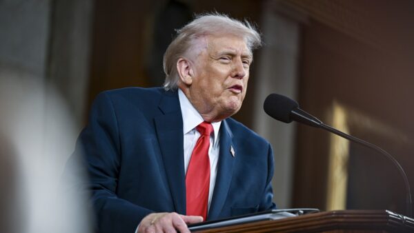 米　対イラン制裁を強化　トランプ氏「テロ政権の核保有認めず」