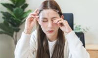 オフィスワーカーに多い眼精疲労――6つの症状と基本ケア