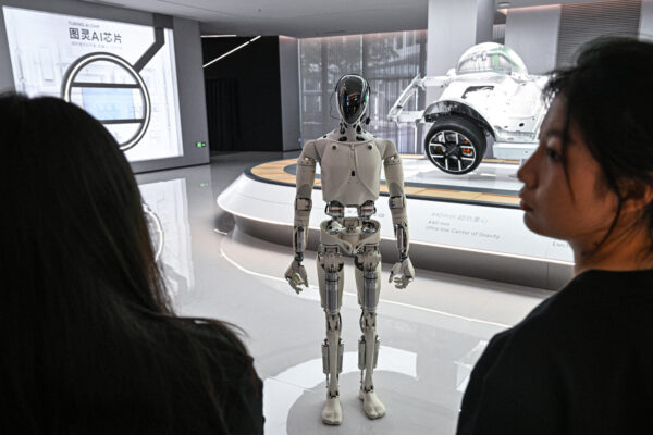 中共  ロボット推進を大々的に宣伝　専門家が経済構造の隠された危機を警告