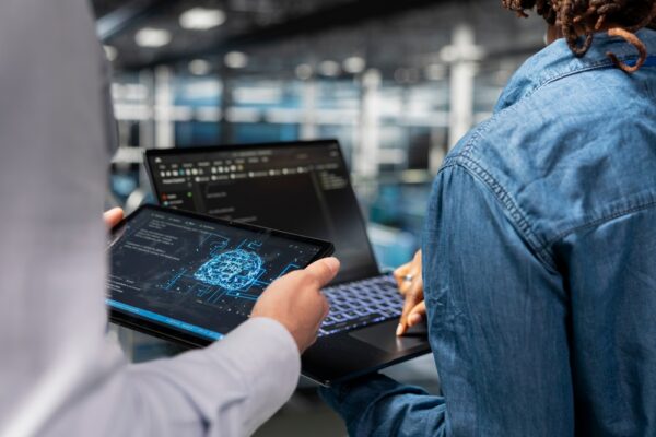 事務職求人が47.8％減に　AI普及で雇用構造に変化か