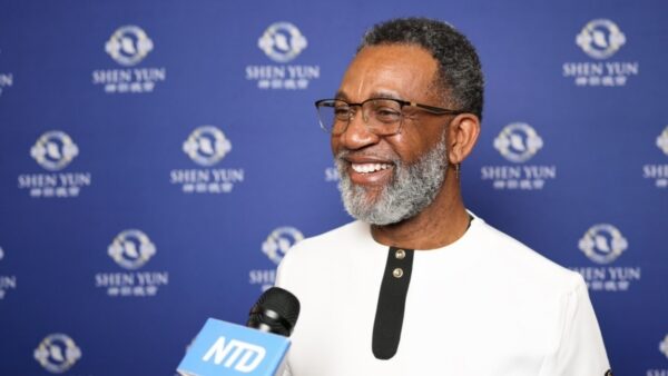 カルフォルニアの牧師が見た神韻　「福音のごとく　救済のメッセージを伝えている」