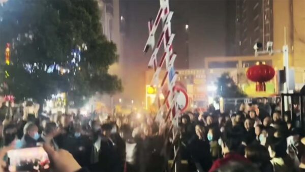 武漢で住民1千人超がゲートバー撤去　6団地で駐車場の強制課金に抗議