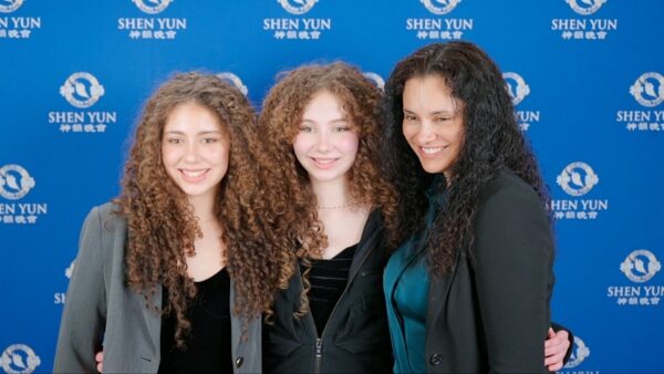 神韻カナダ ワーテルロー公演　観客「創世主の救済を感じ取る 」