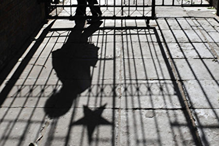 庁局級幹部が相次ぎ国外逃亡　中共は出境審査を厳格化