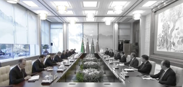 イラン情勢悪化でエネルギー危機懸念　習近平がトルクメニスタン大統領と緊急会談