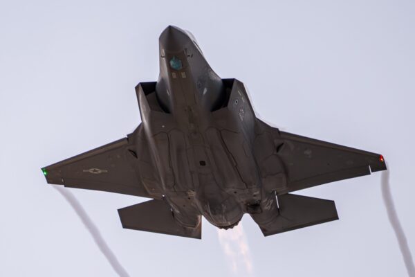 米軍のF-35戦闘機がイランに撃墜された疑い　今作戦 初か