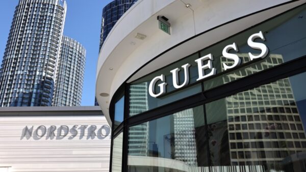 米ファッションブランド「ゲス」中国で全店閉鎖へ